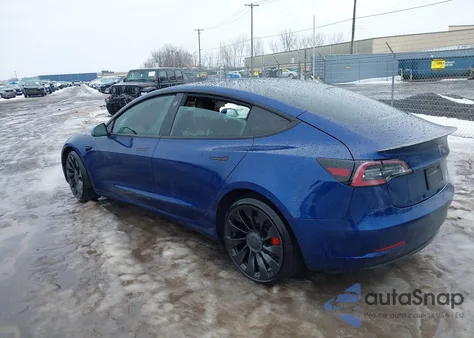 2022 Tesla Model 3 Performance Dual Motor All-Wheel Drive z USA, uszkodzony, nr VIN 5YJ3E1EC0NF354858